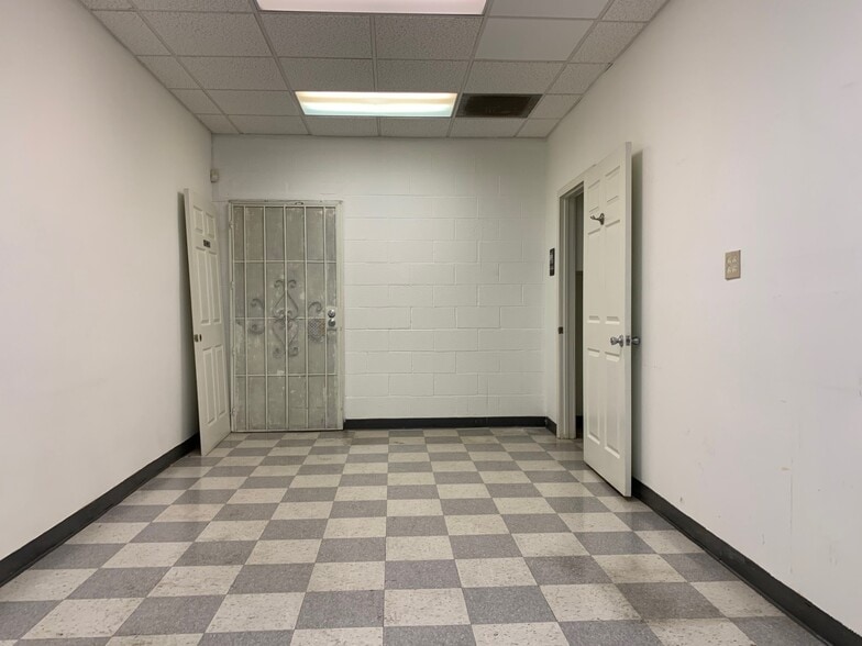 More Photos Of 901-1039 Truman St, San Fernando Unknown For Lease