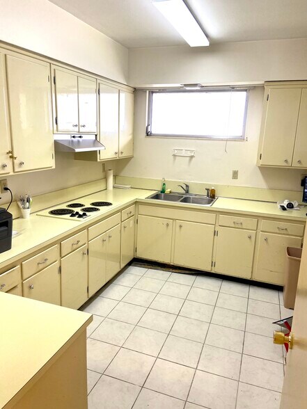 More Photos Of 4306 University Blvd S, Jacksonville Medical For Sale