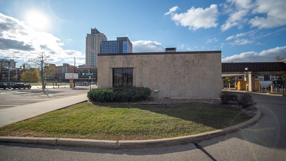 More Photos Of 209 E Center St, Rochester Bank For Lease