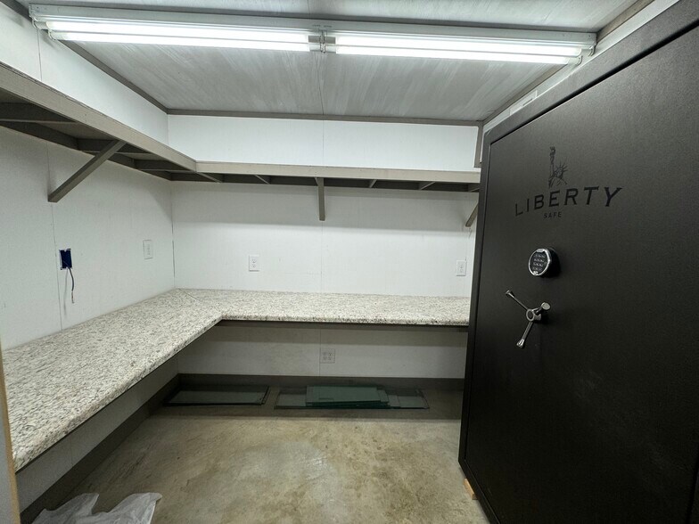 More Photos Of 613 N Main St, Piedmont Restaurant For Sale