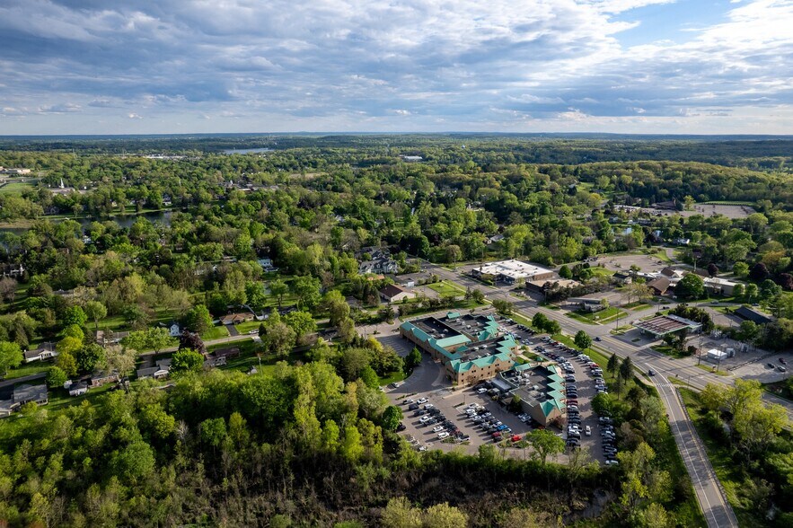 More Photos Of 7210 N Main St, Clarkston Medical For Lease
