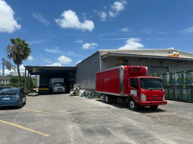 More Photos Of 7500 NW 74th Ave, Medley Warehouse For Lease