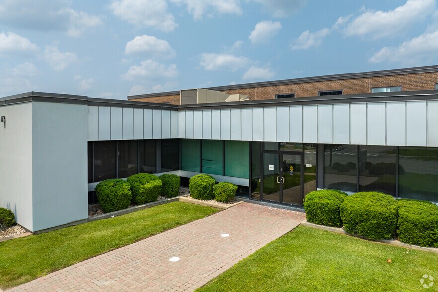 More Photos Of 100 Belfield Rd, Toronto Warehouse For Lease
