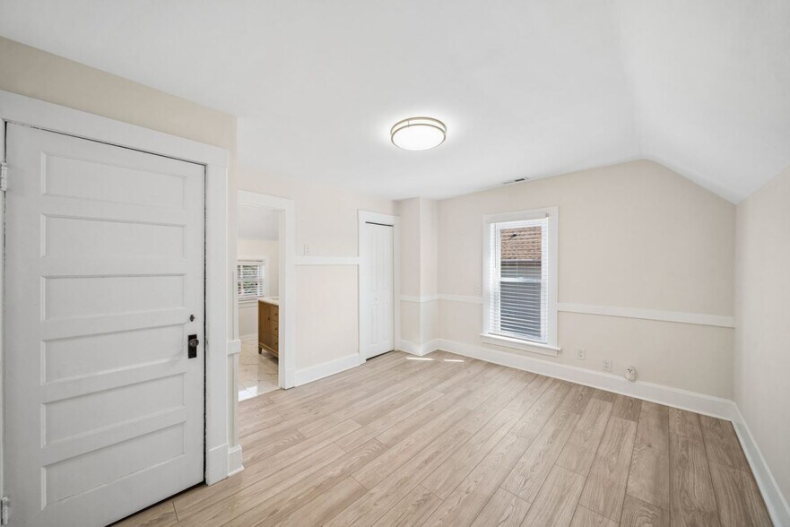 More Photos Of 323 S Hale St, Wheaton Office Residential For Sale