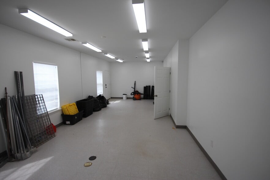 More Photos Of 1878 N 168th East Ave, Tulsa Warehouse For Lease