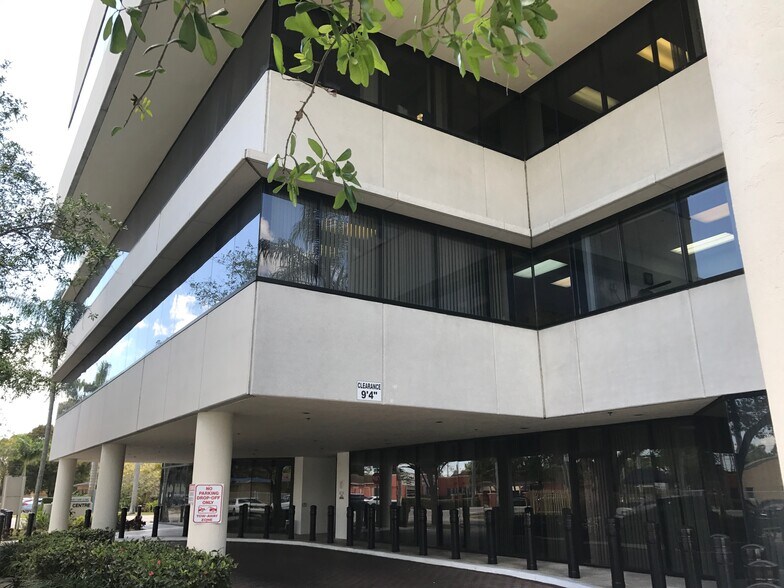 More Photos Of 950 N Krome Ave, Homestead Office For Lease