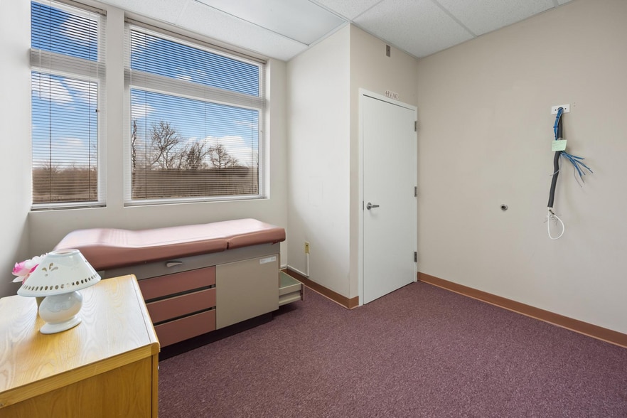 More Photos Of 1374 Whitehorse Hamilton Square Rd, Hamilton Office For Sale