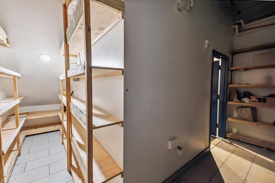 More Photos Of 512 Paterson Plank Rd, Jersey City Restaurant For Sale