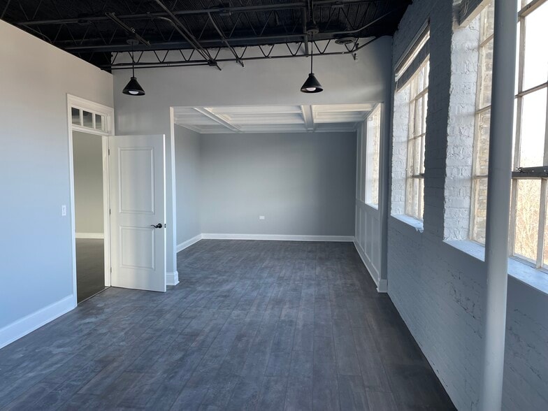 More Photos Of 1007 Tower Ct, Winnetka Service For Lease