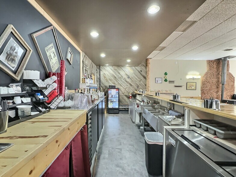 More Photos Of 203 E Cleveland St, Sundance Storefront Retail Office For Sale