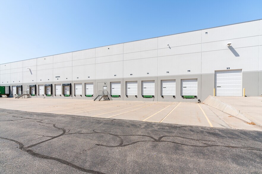 More Photos Of 22100 E 26th Ave, Aurora Distribution For Lease