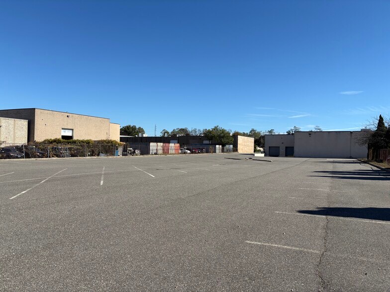 More Photos Of 60 Executive Blvd, Farmingdale Manufacturing For Sale