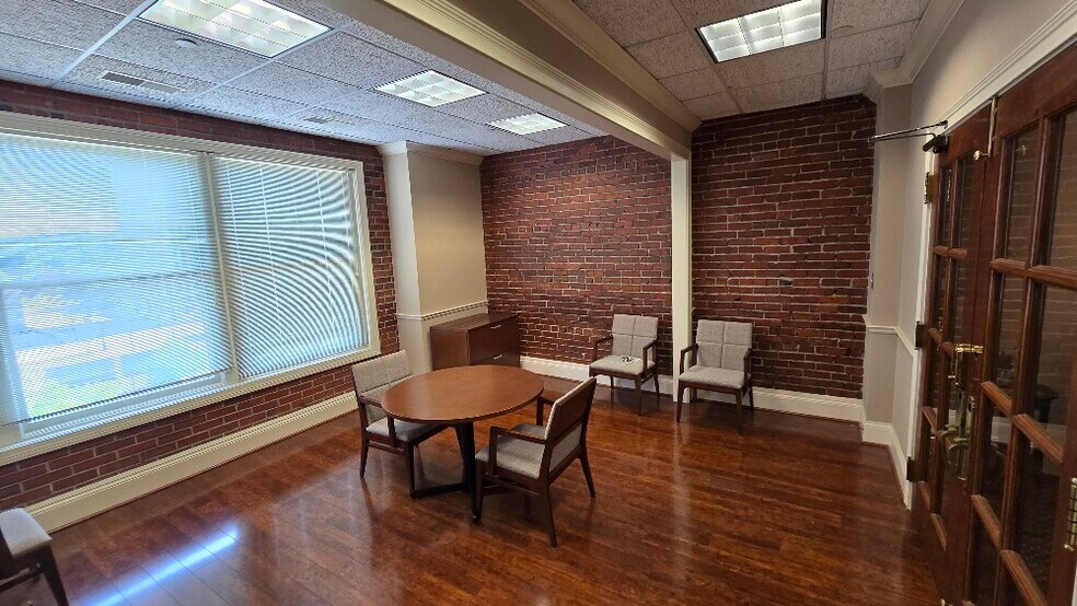 More Photos Of 1108 3rd Ave, Huntington Office For Lease