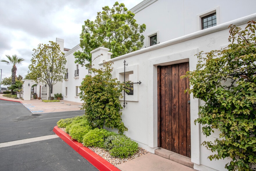 More Photos Of 4650 Overland Ave, San Diego Light Manufacturing For Sale