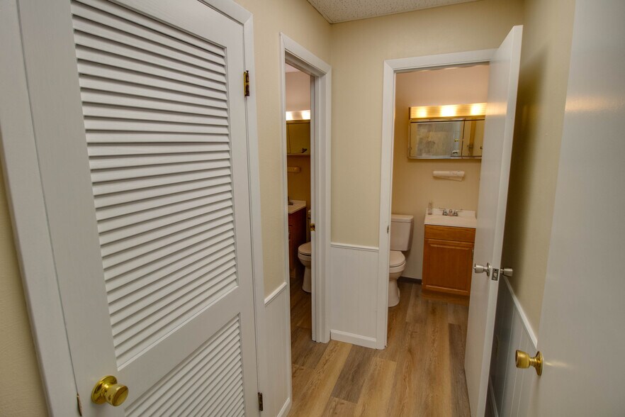 More Photos Of 202 W Main St, Glen Carbon General Retail For Sale