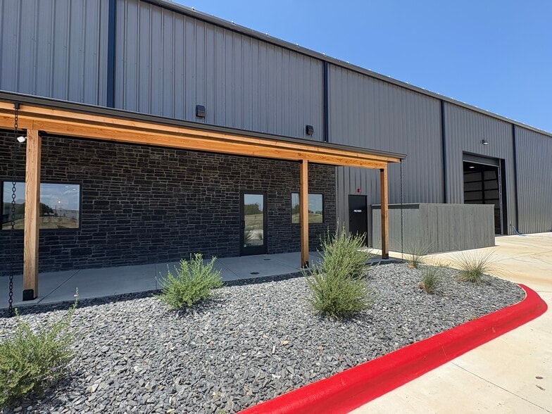 More Photos Of 2600 Digby Dr, Belton Industrial For Sale