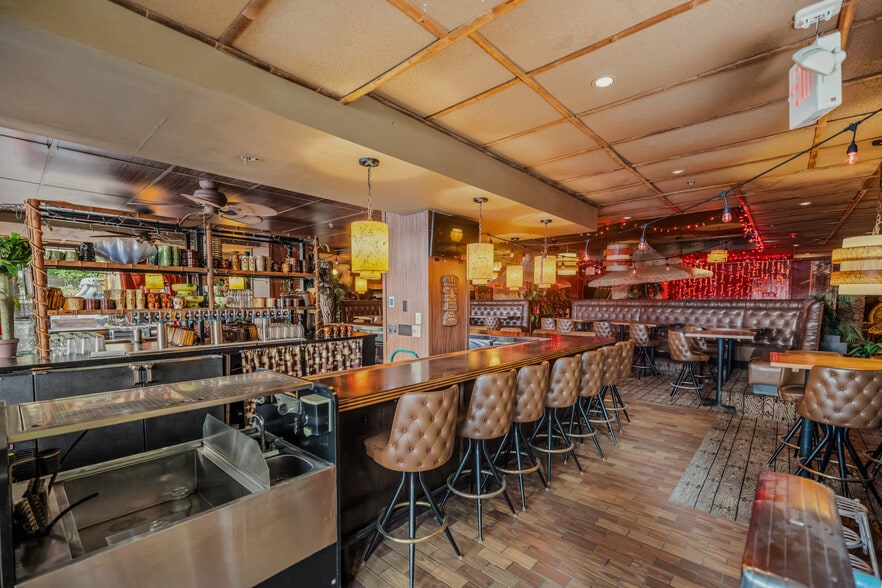 More Photos Of 1900 & 1924 Marshall St NE, Minneapolis Restaurant For Sale