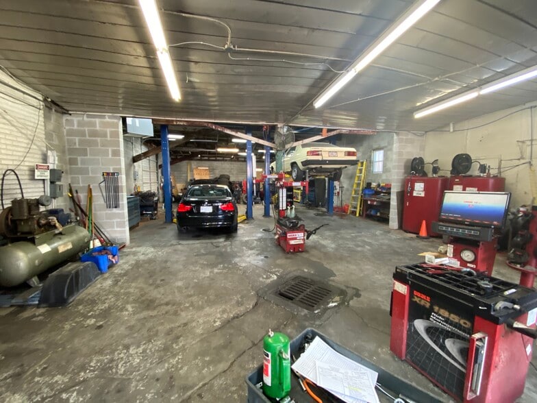 More Photos Of 2189 Central Ave, Memphis Auto Repair For Lease