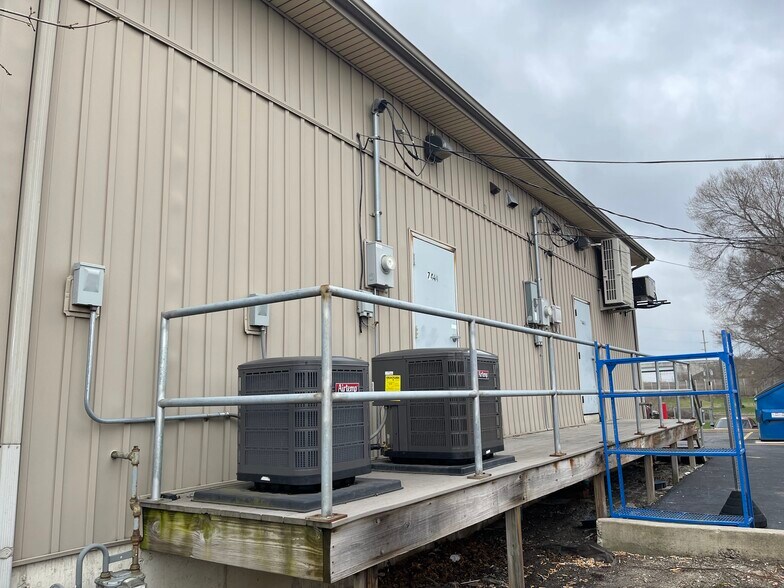 More Photos Of 7444 Kennedy Ave, Hammond Restaurant For Sale
