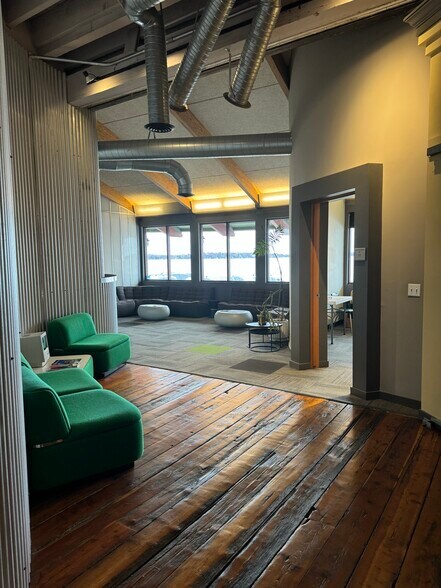 More Photos Of 601-625 Williamson St, Madison Storefront Retail Office For Lease