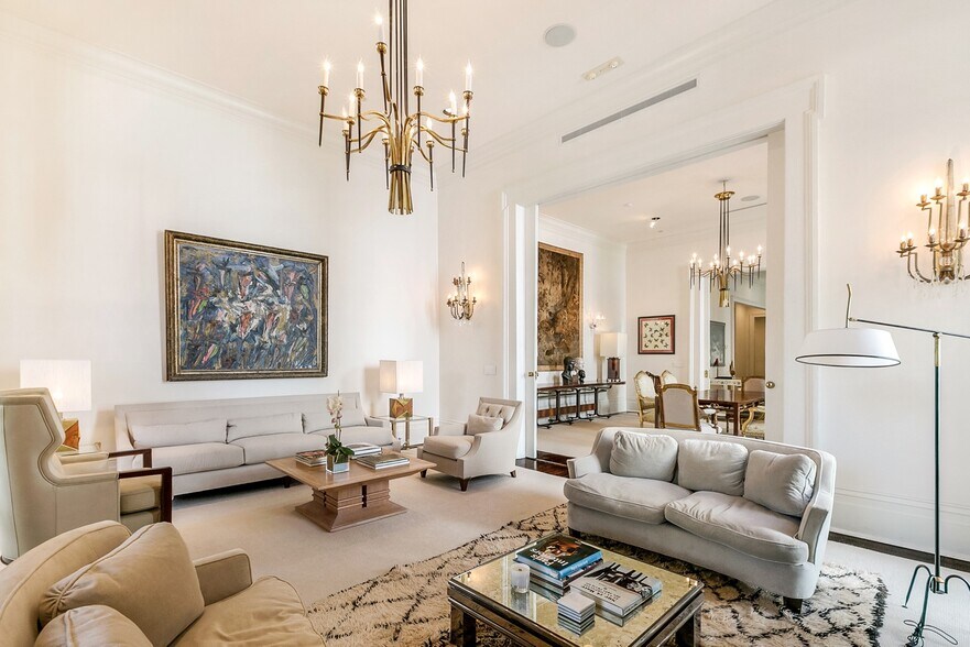 More Photos Of 1912 St Charles Ave, New Orleans Office For Sale