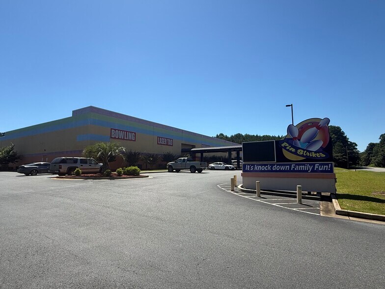 Primary Photo Of 4318 Sheraton Dr, Macon-Bibb Bowling Alley For Sale