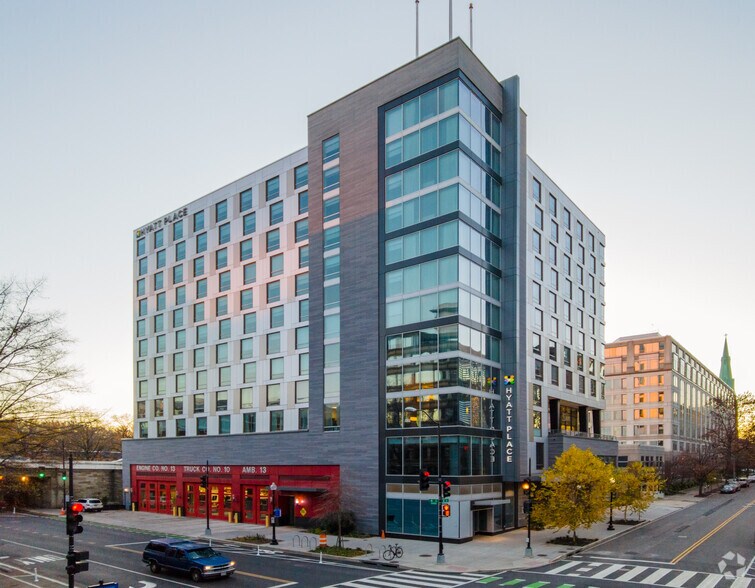 More Photos Of 400 E St SW, Washington Hotel For Lease