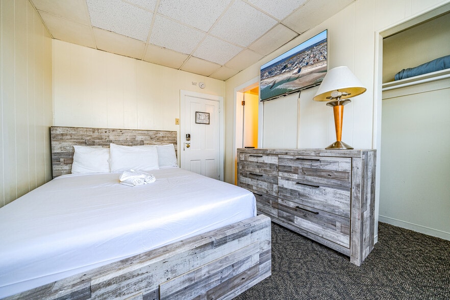 More Photos Of 617 E 8th St, Ocean City Hotel For Sale