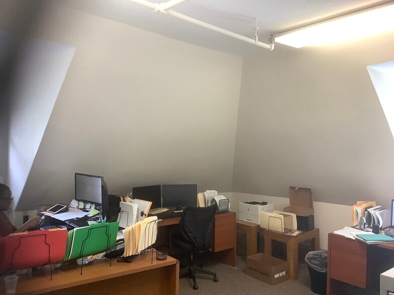 More Photos Of 1583 Beacon St, Brookline Office For Sale