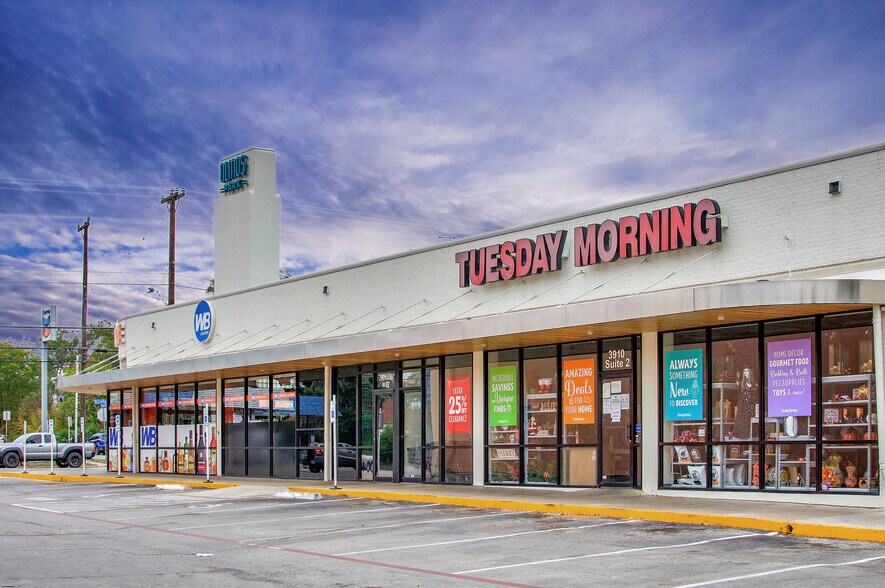 More Photos Of 3910 McCullough Ave, San Antonio Storefront For Lease