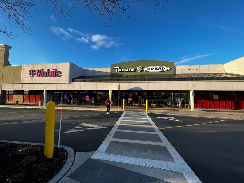 More Photos Of 5147-5151 Sunrise Hwy, Bohemia Unknown For Lease