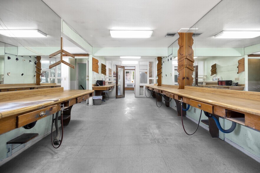 More Photos Of 3325 Barham Blvd, Los Angeles Office For Lease