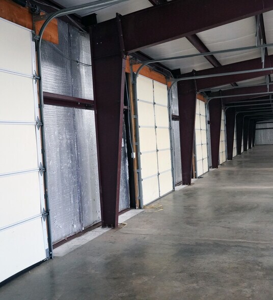 More Photos Of 150 Ayers Blvd, Belpre Light Distribution For Lease