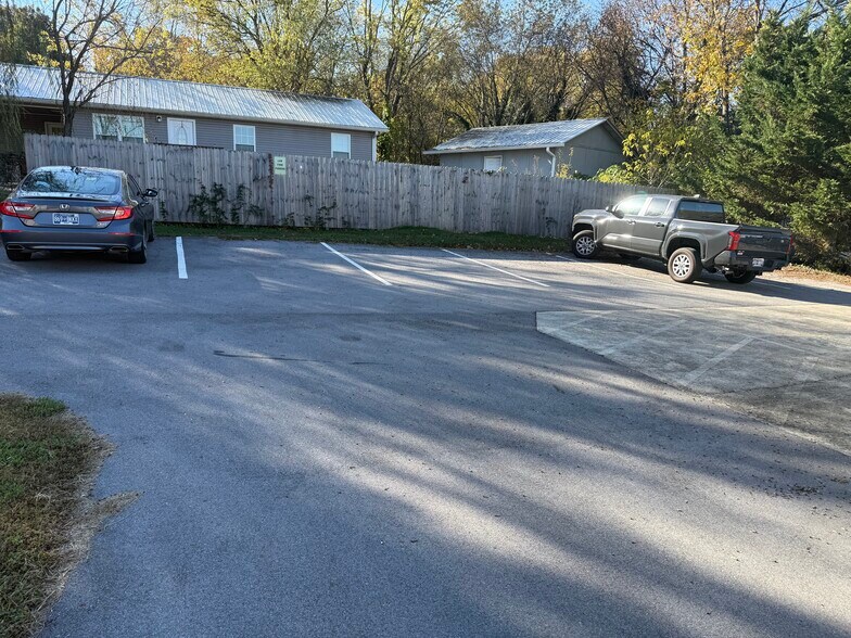 More Photos Of 904 W Lamar Alexander Pky, Maryville Office For Lease