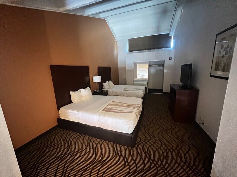 More Photos Of 560 Silverthorne Ln, Silverthorne Hotel For Sale