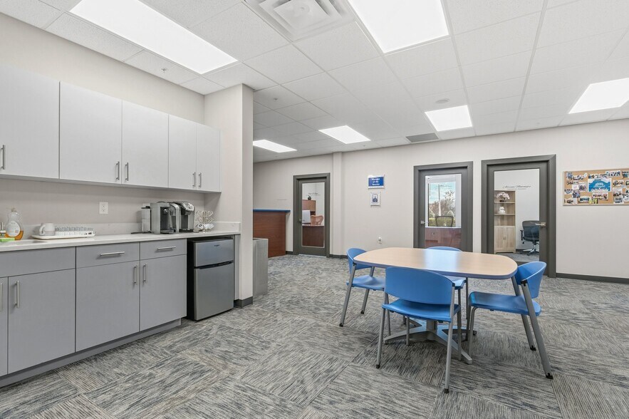 More Photos Of 131 S Country Club Rd, Lake Mary Office For Sale