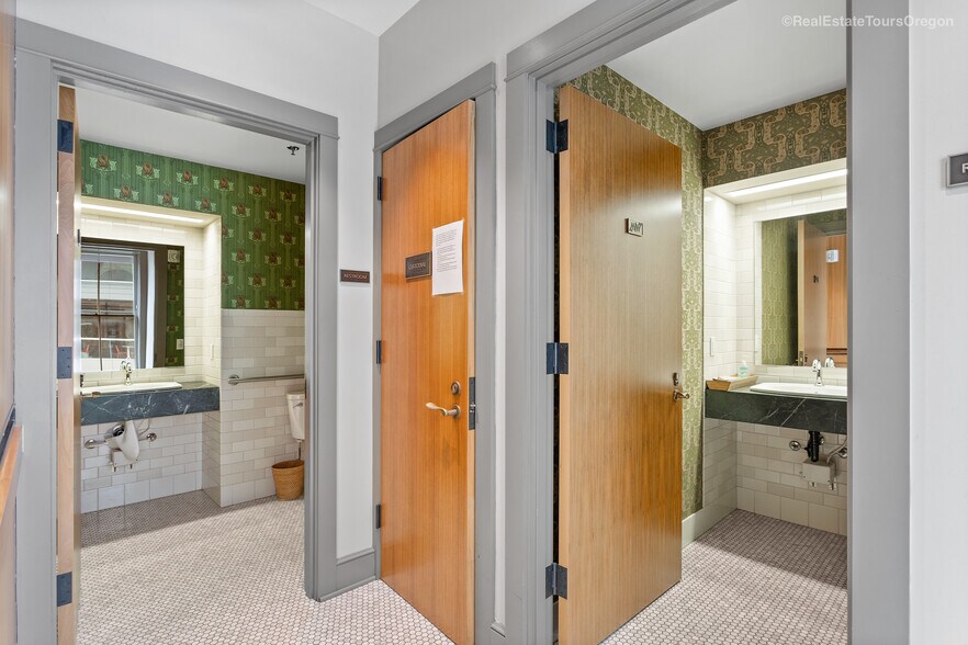 More Photos Of 1331 SW Broadway St, Portland Restaurant For Sale