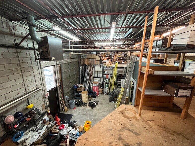 More Photos Of 5359 Timberlea Blvd, Mississauga Light Distribution For Sale