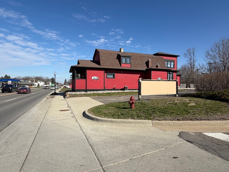 More Photos Of 150 S Washington St, Oxford Freestanding For Sale