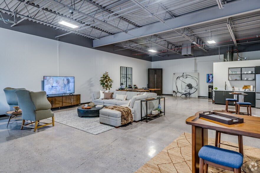 More Photos Of 8949 N Deerbrook Trl, Brown Deer Flex For Lease