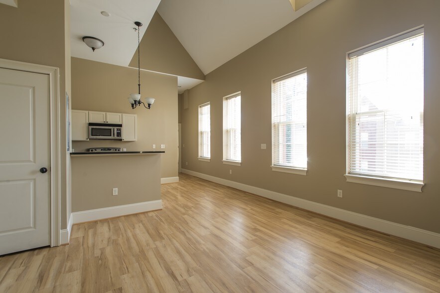 More Photos Of 28 Chestnut St, Foxborough Apartments For Sale