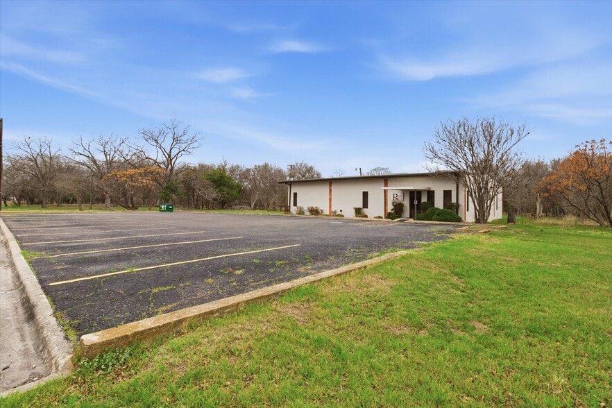 More Photos Of 321 Cheatham St, San Marcos Office For Sale