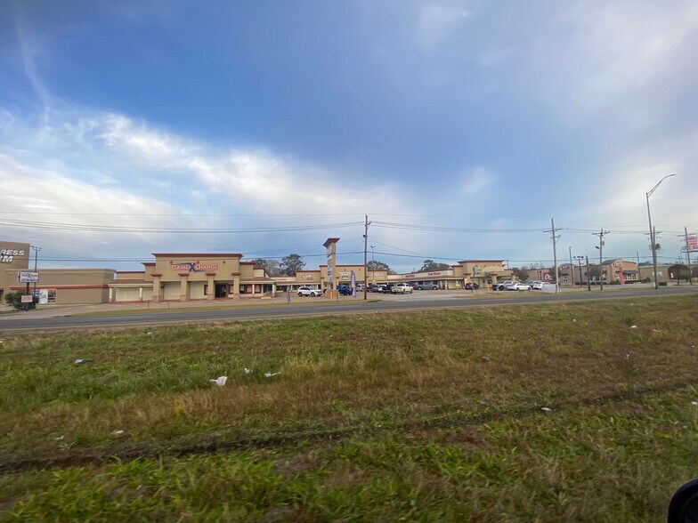 More Photos Of 3500-3536 FM 365, Nederland Unknown For Lease