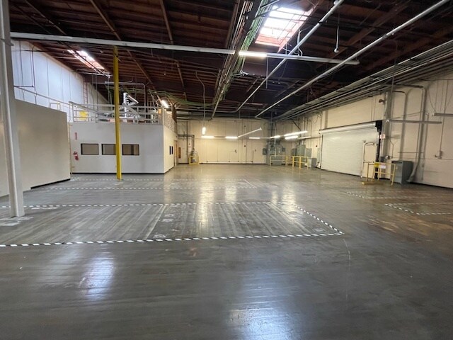 More Photos Of 1917-1921 E Mariposa Ave, El Segundo Warehouse For Lease