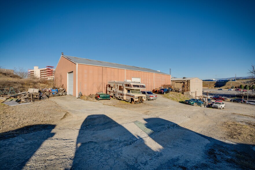 More Photos Of 116 Old Thomas Bridge Rd, Bluff City Warehouse For Lease
