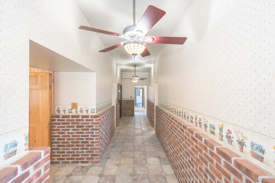 More Photos Of 131 Copenhaver St, Marion Shelter For Sale