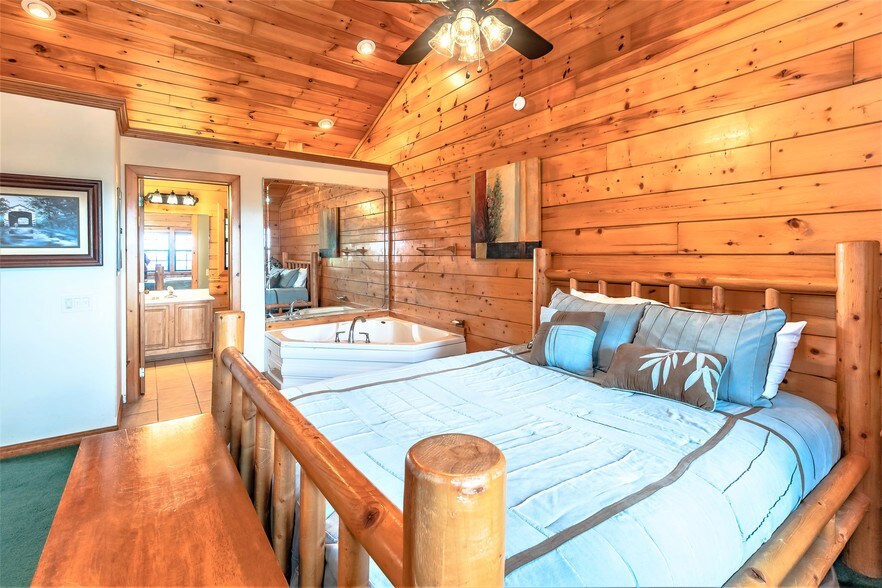 More Photos Of 15695 Highway 187, Eureka Springs Hotel For Sale