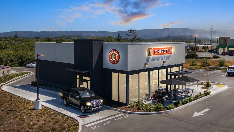 Primary Photo Of 895 L St, Crescent City Fast Food For Sale