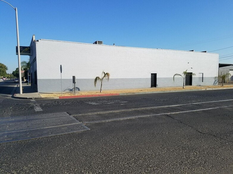 More Photos Of 460 S K St, Tulare Freestanding For Sale