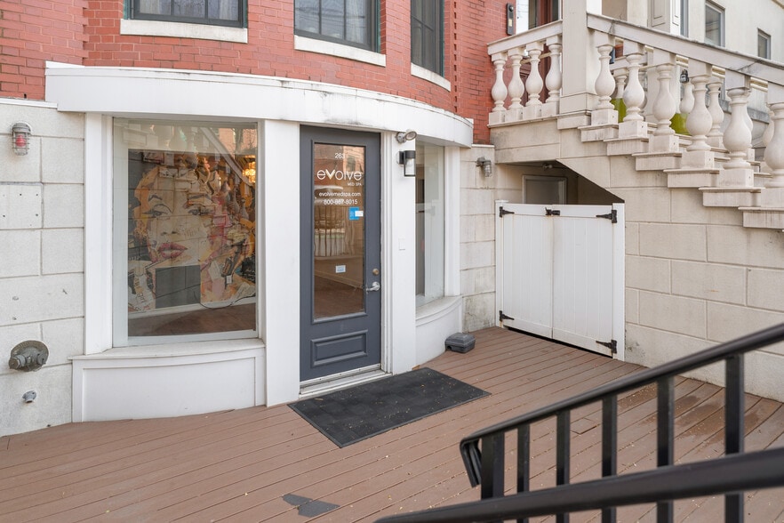 More Photos Of 263 Grand St, Jersey City Apartments For Lease